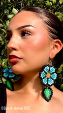 Load image into Gallery viewer, Pretty Flower Earrings Water
